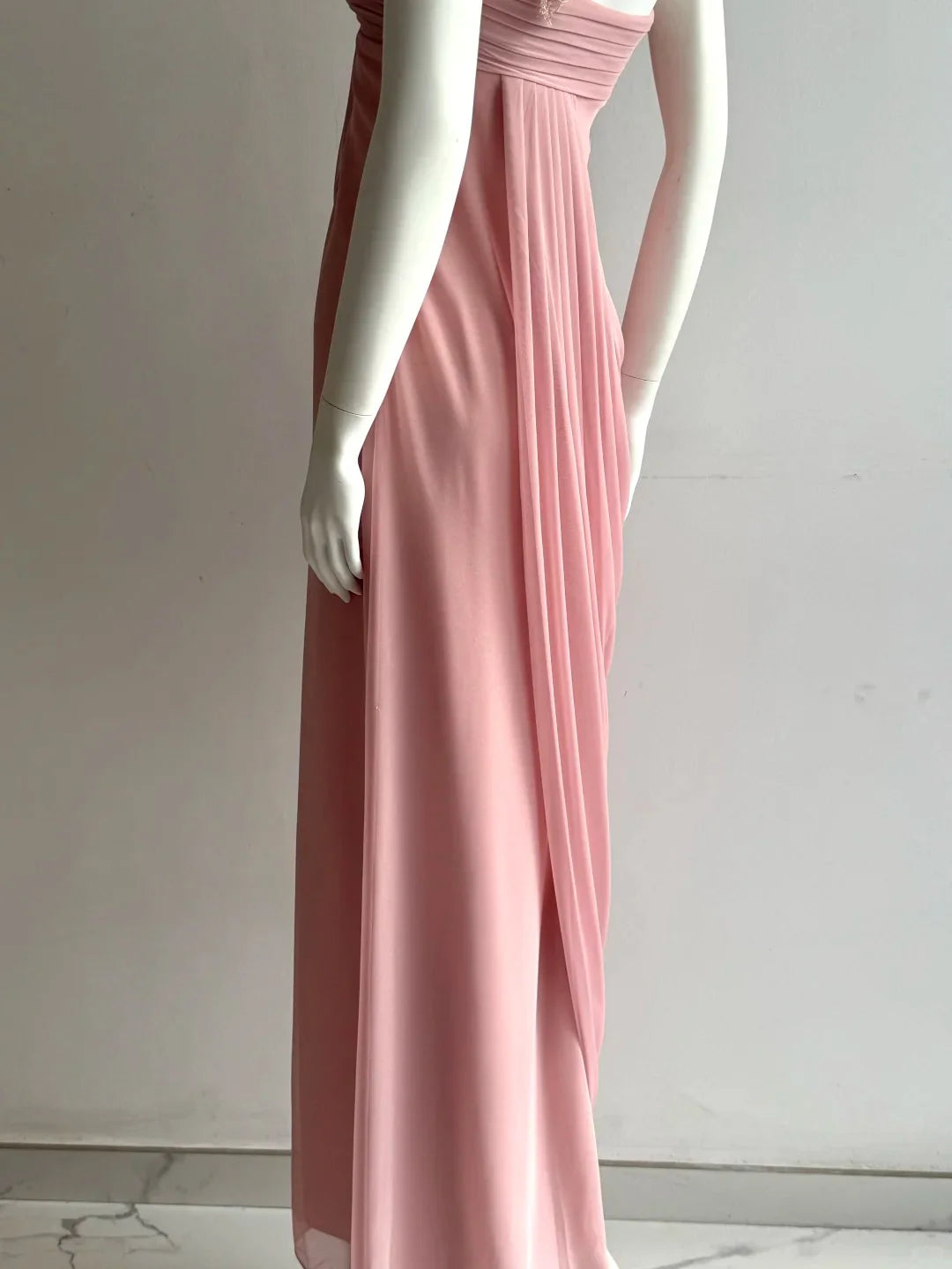 Elegant Blush Pink One Shoulder Prom Dress With Gold Floral Appliques And Draped Chiffon Skirt For Formal Evening Party