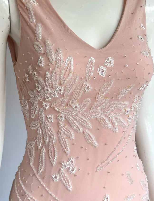 Elegant Blush Pink V-Neck Prom Dress With Sleeveless Design Beaded Leaf Appliques And Asymmetrical Chiffon Skirt For Formal Evening Party