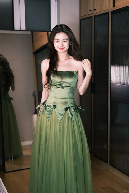 Elegant Green Strapless Prom Dress With Satin Bodice Bow Accents And Tulle Ball Gown Skirt For Formal Evening Party