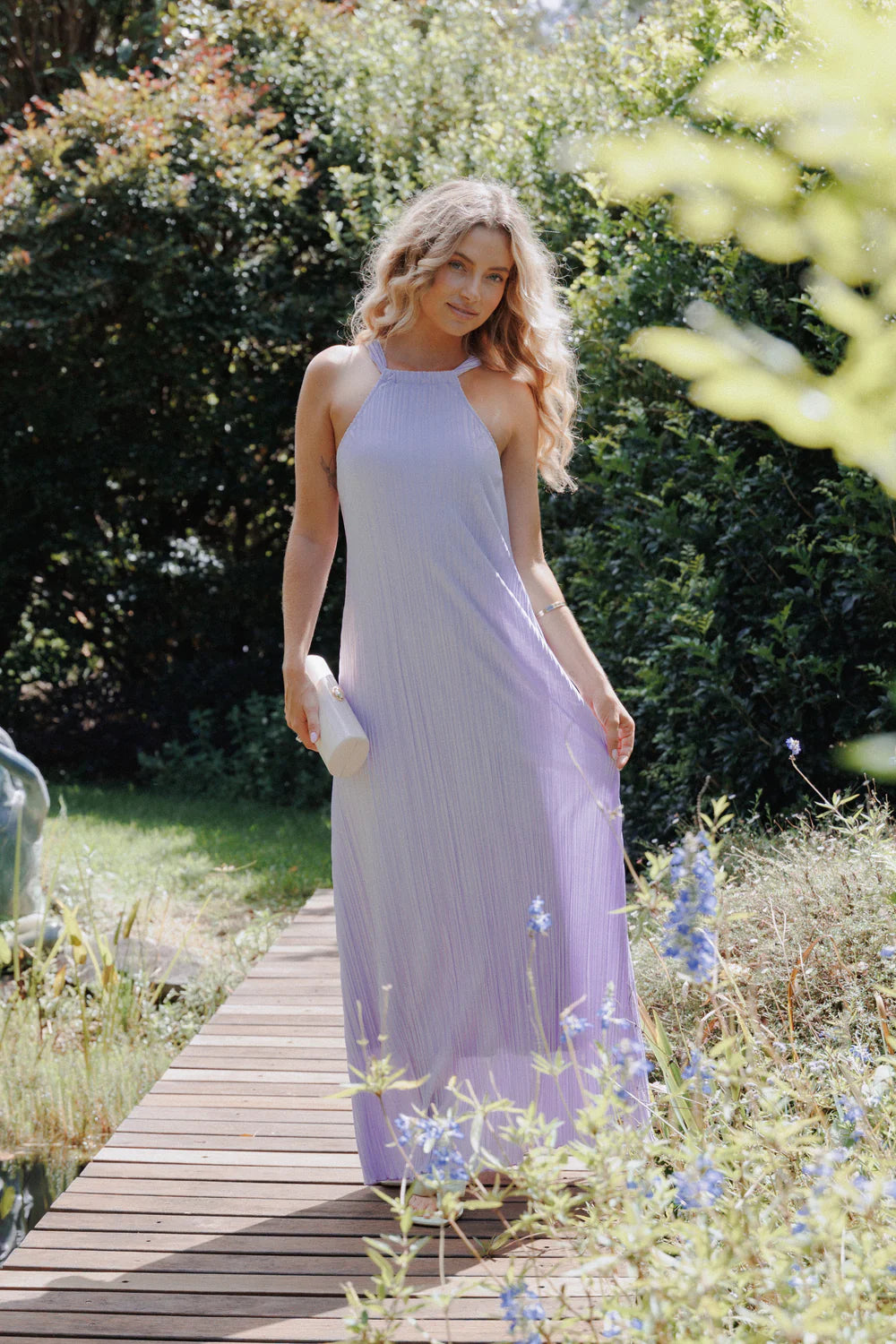 Elegant Halter Neck Sleeveless Plisse Pleated Maxi Prom Dress For Formal Evening Wedding Guest Bridesmaid Cocktail Party