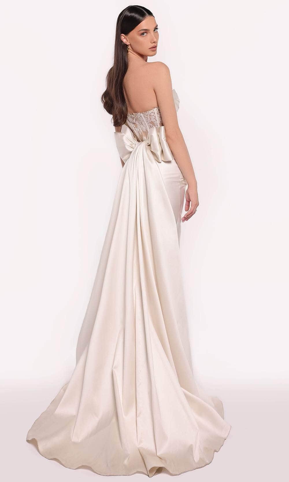 Elegant Mermaid Strapless Lace-Trimmed Bow-Back Prom Dress