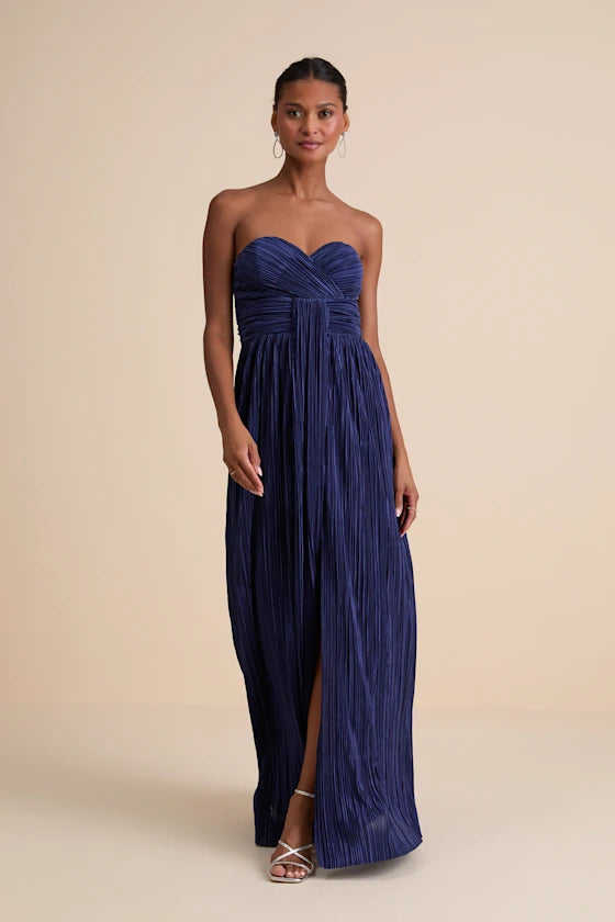 Elegant Navy Blue Plissé Strapless Maxi Dress with Sweetheart Neck and High Side Slit, Formal Bridesmaid Dresses