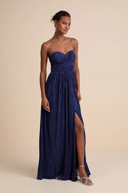 Elegant Navy Blue Plissé Strapless Maxi Dress with Sweetheart Neck and High Side Slit, Formal Bridesmaid Dresses