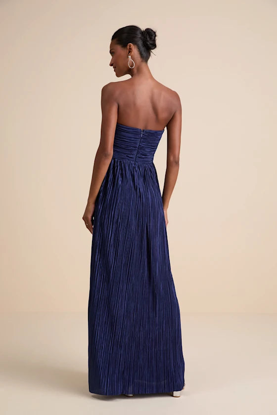 Elegant Navy Blue Plissé Strapless Maxi Dress with Sweetheart Neck and High Side Slit, Formal Bridesmaid Dresses