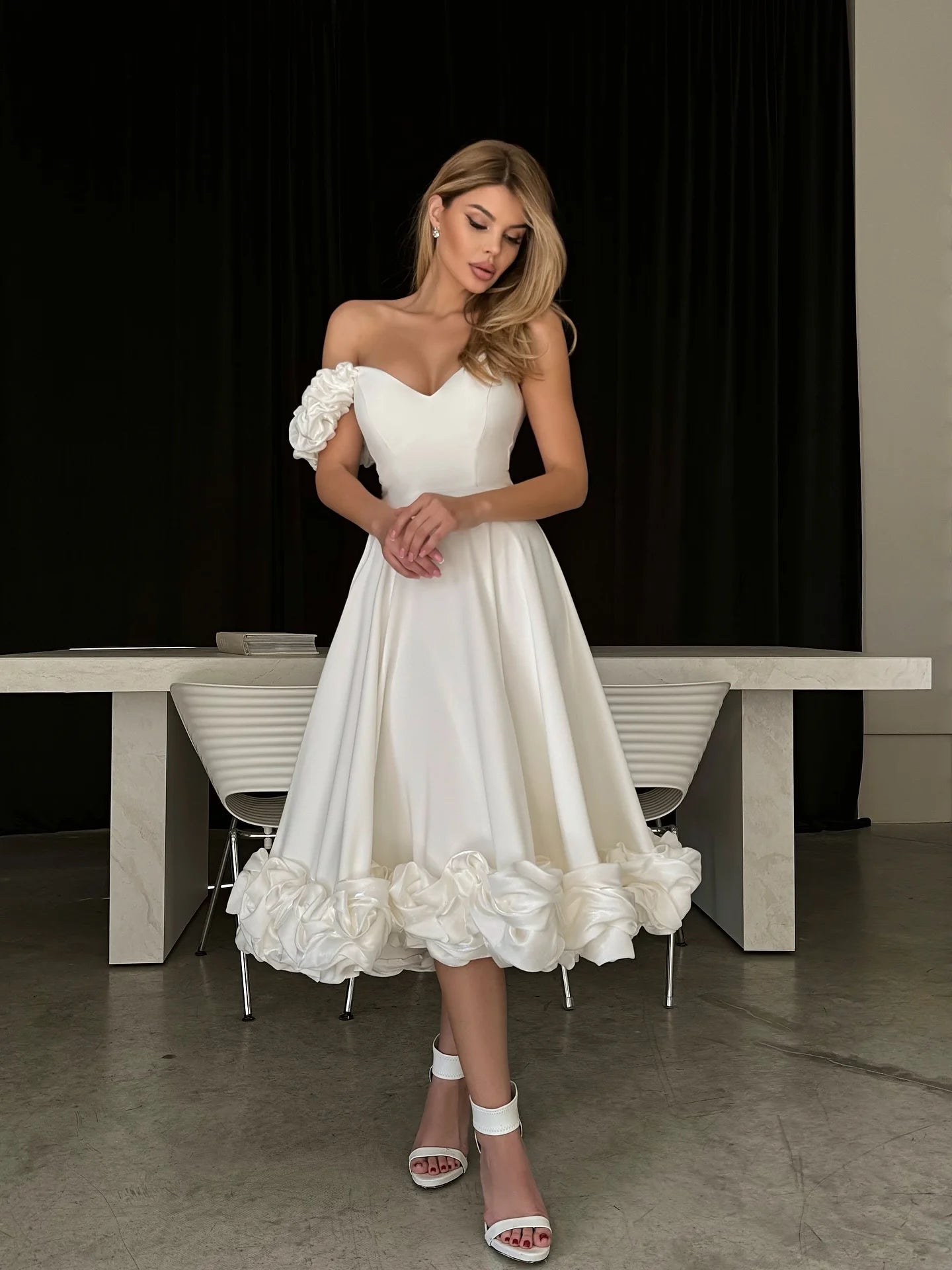 Elegant Off The Shoulder Sweetheart Ruffle Detail Satin A Line Midi Prom Dress For Formal Evening Wedding Guest