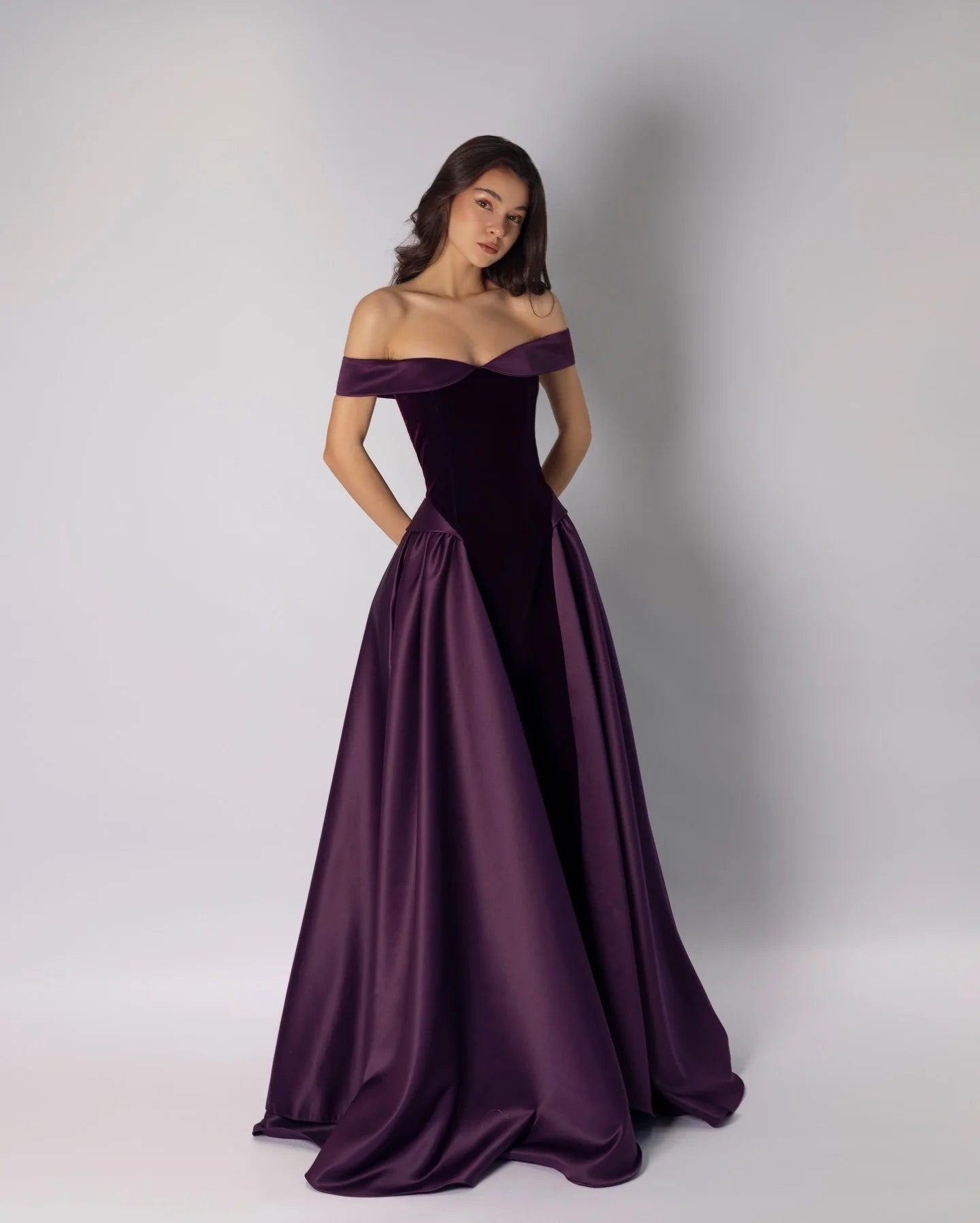 Elegant Off The Shoulder Velvet Satin Ball Gown Maxi Prom Dress For Formal Evening Red Carpet