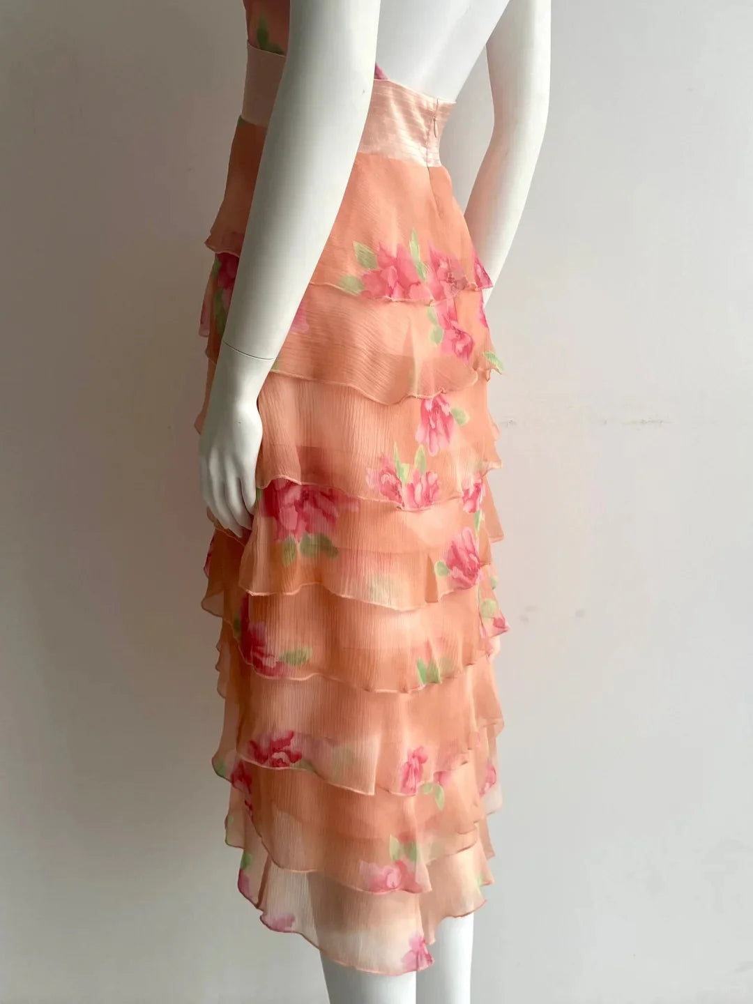 Elegant Peach Floral Halter Neck Prom Dress With Tiered Chiffon Skirt Open Back And V Neck For Formal Evening Party