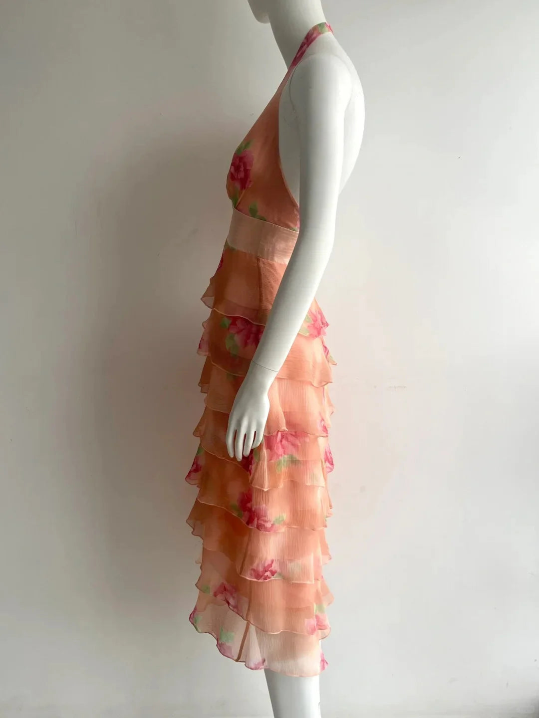 Elegant Peach Floral Halter Neck Prom Dress With Tiered Chiffon Skirt Open Back And V Neck For Formal Evening Party