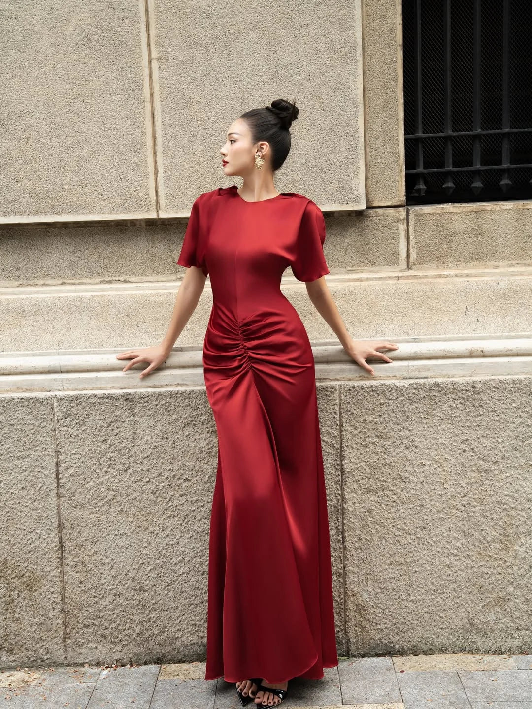 Elegant Round Neck Short Sleeve Ruched Waist Satin Mermaid Maxi Prom Dress For Formal Evening Wedding Guest