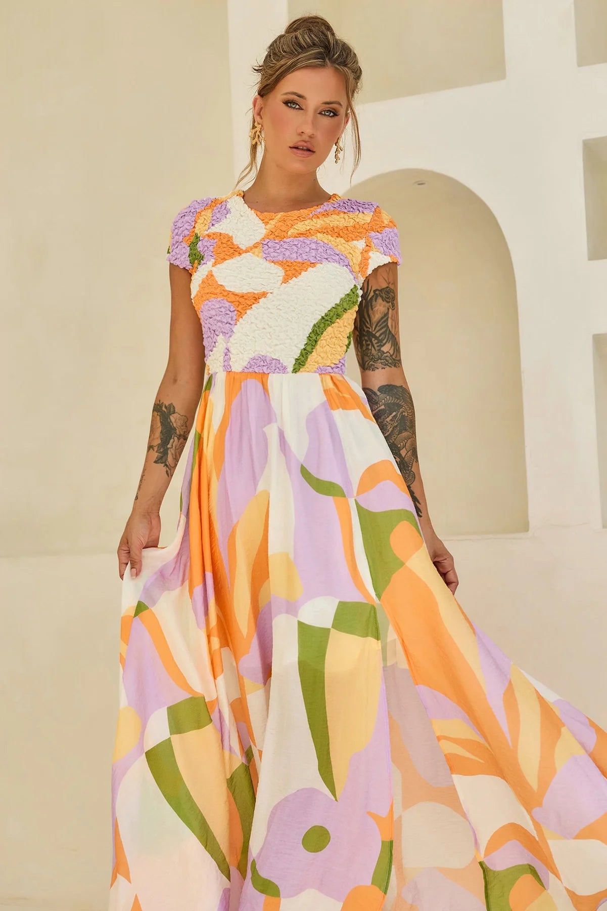 Elegant Short Sleeve Open Back Textured Smocked Floral Print A Line Maxi Prom Dress For Formal Evening Gala Wedding Guest Bridesmaid Vacation