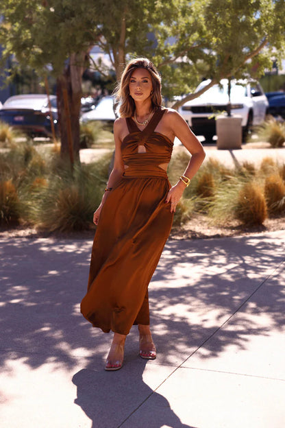 Elegant Sleeveless Halter Neck Ruched Cutout Flowy Maxi Prom Dress For Wedding Guest Bridal Shower Formal Evening
