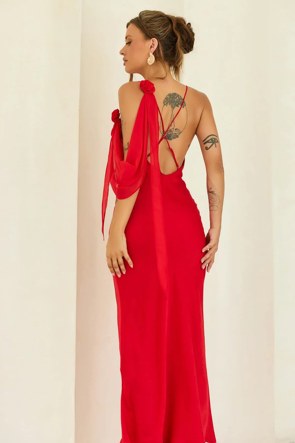 Elegant Spaghetti Strap Cowl Neck Open Back Rose Detail Draped Sleeve Bodycon Maxi Prom Dress For Formal Evening Gala Cocktail Party Wedding Guest