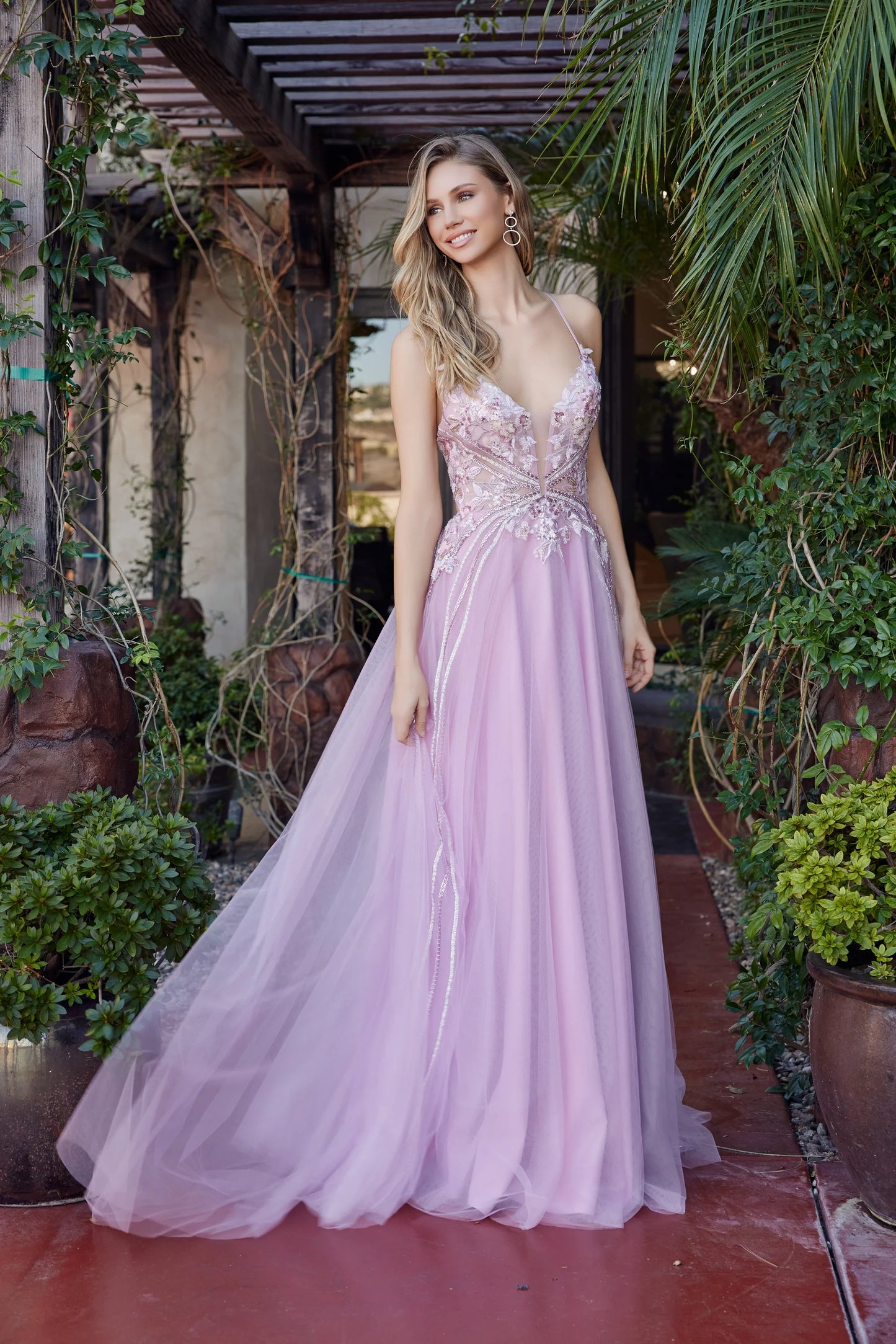 Elegant Spaghetti Strap Deep V Open Back Lace Applique Beaded Tulle A Line Ball Gown Prom Dress For Formal Evening Gala Wedding Guest Bridesmaid