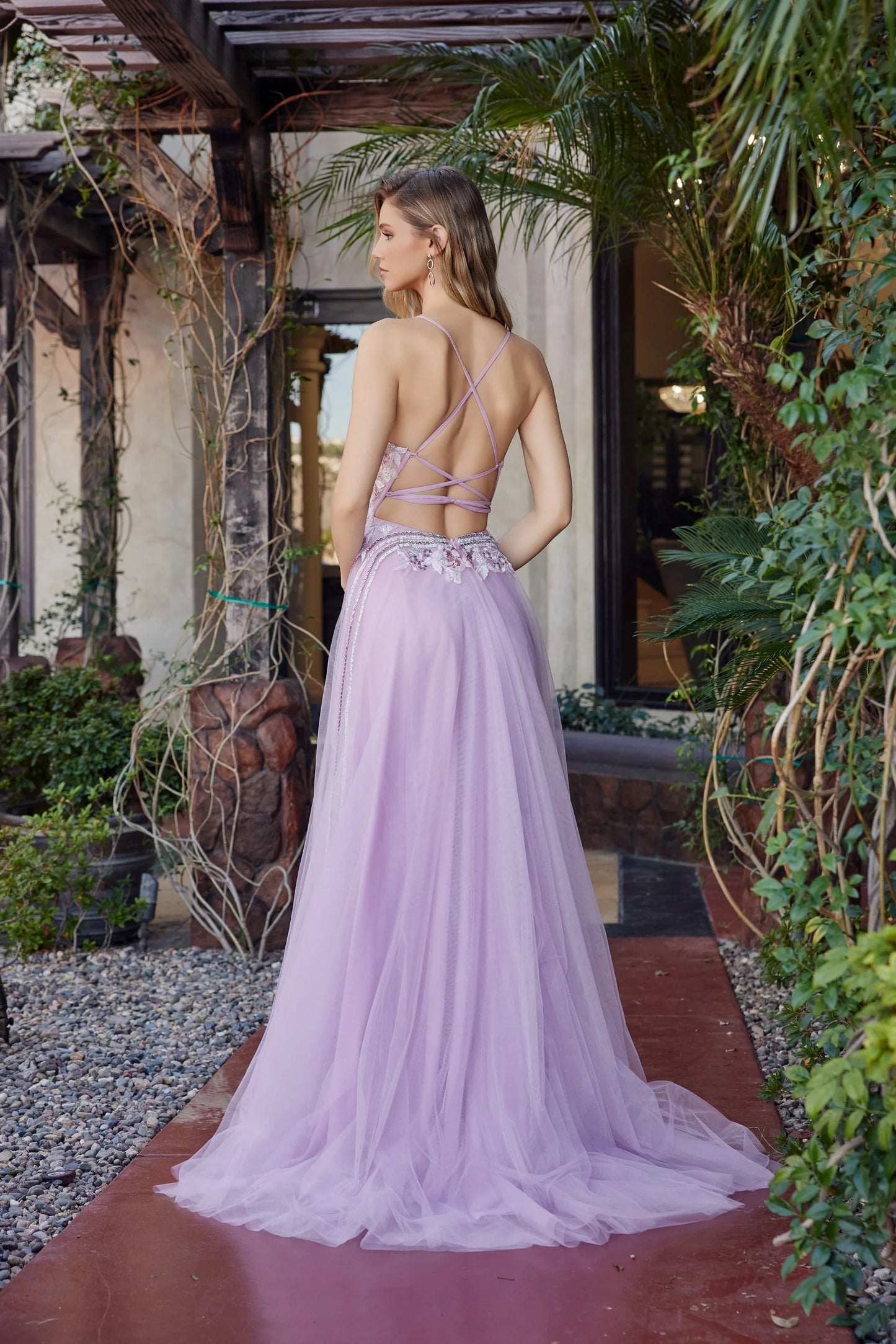 Elegant Spaghetti Strap Deep V Open Back Lace Applique Beaded Tulle A Line Ball Gown Prom Dress For Formal Evening Gala Wedding Guest Bridesmaid