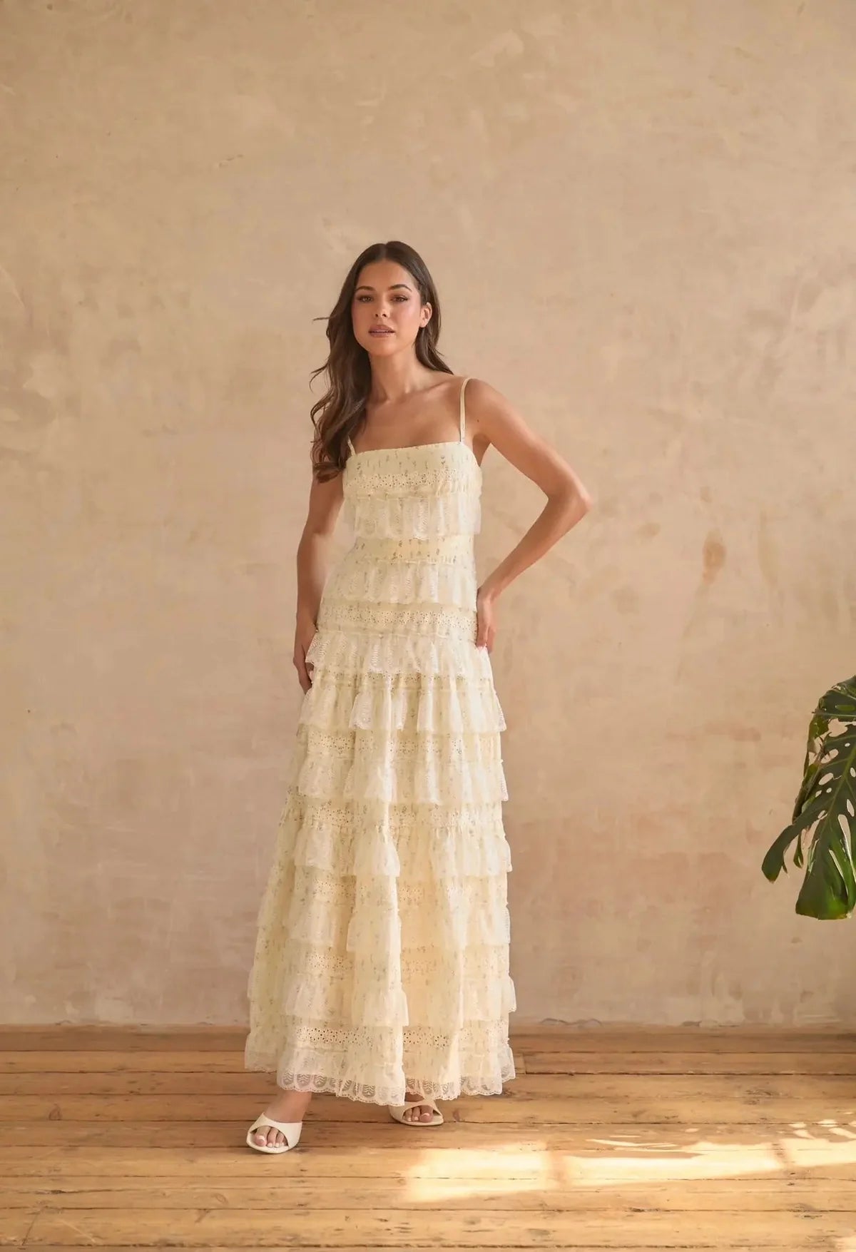 Elegant Spaghetti Strap Square Neck Eyelet Embroidery Tiered Ruffle Maxi Prom Dress For Formal Evening Wedding Guest
