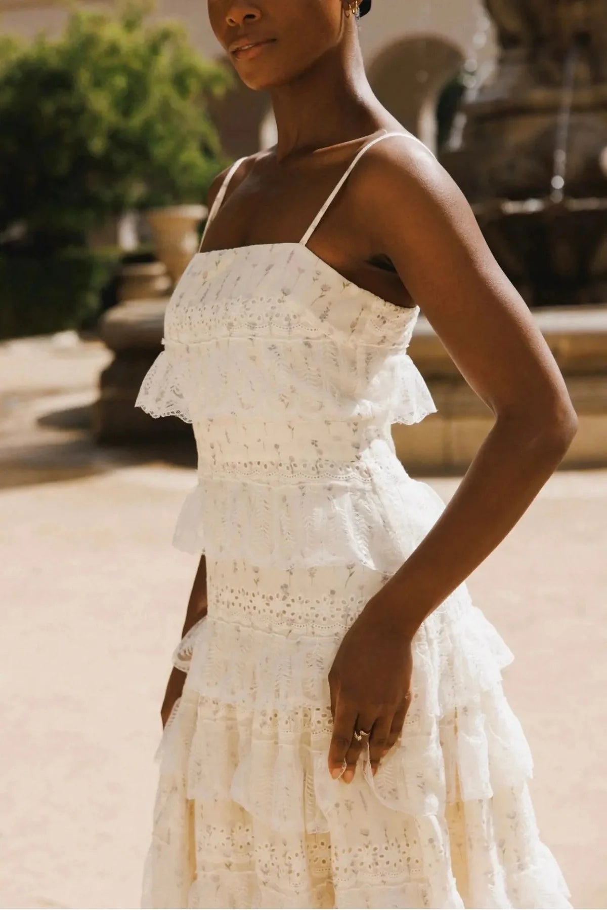 Elegant Spaghetti Strap Square Neck Eyelet Embroidery Tiered Ruffle Maxi Prom Dress For Formal Evening Wedding Guest