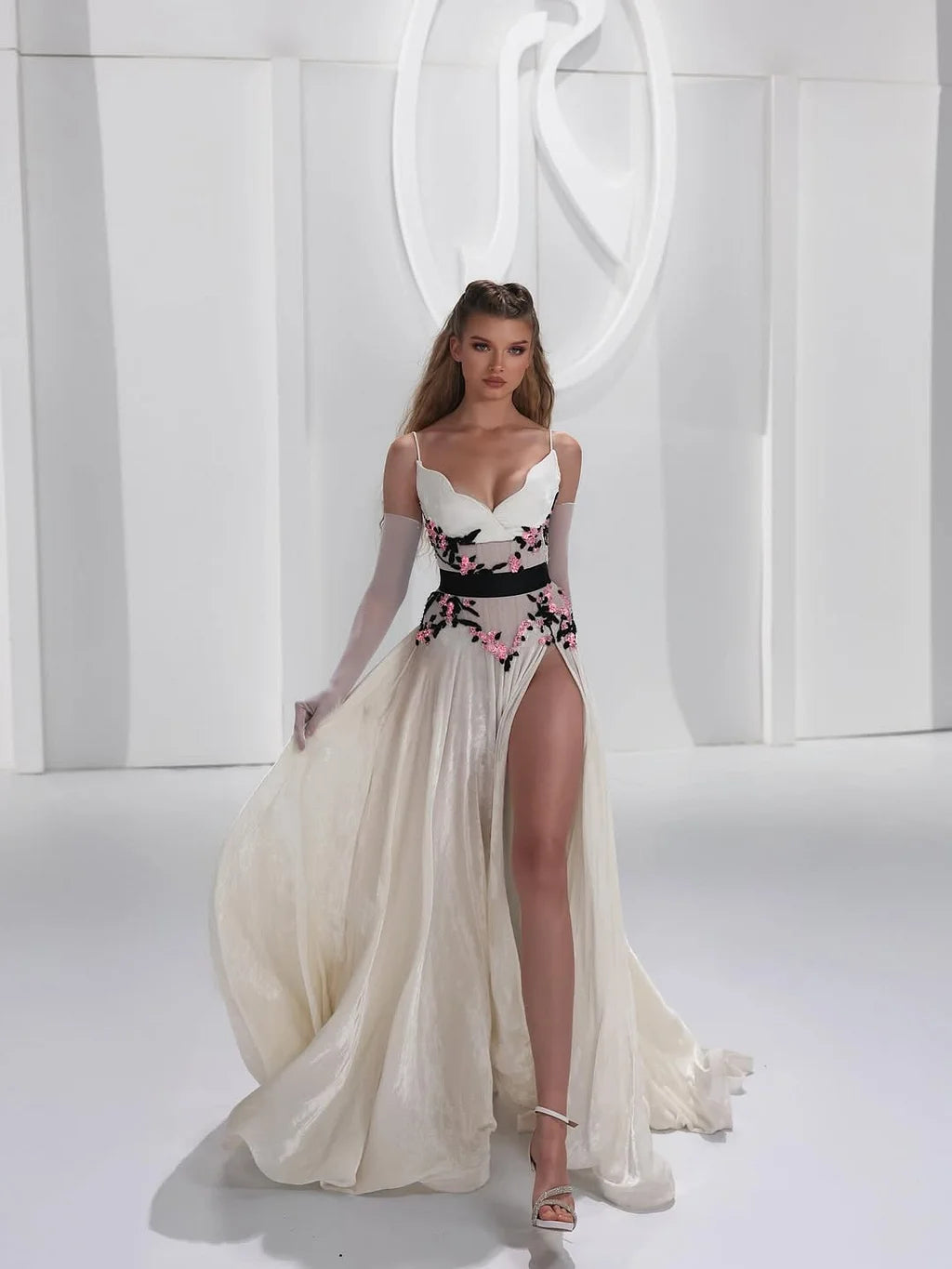Elegant Spaghetti Strap Sweetheart Neck 3D Floral Applique High Slit Satin A Line Maxi Prom Dress With Train For Formal Evening Wedding