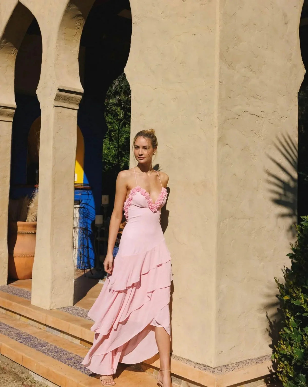 Elegant Spaghetti Strap V Neck Backless 3D Floral Applique Ruffle Hem Maxi Prom Dress For Formal Evening Wedding Guest