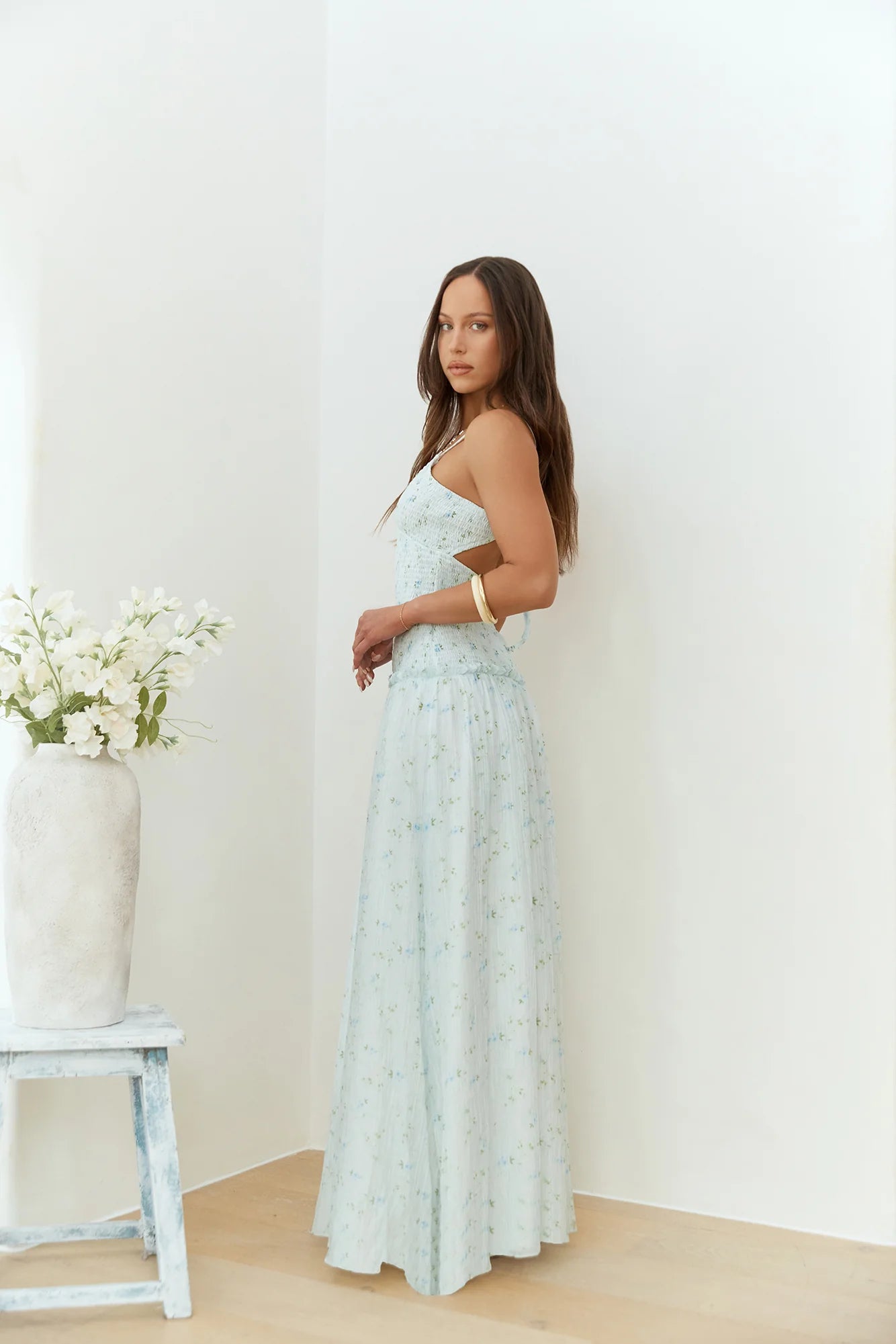 Elegant Spaghetti Strap V Neck Backless Tie Back Shirred Floral Print Flowy A Line Maxi Prom Dress For Wedding Guest Bridal Shower Formal Evening
