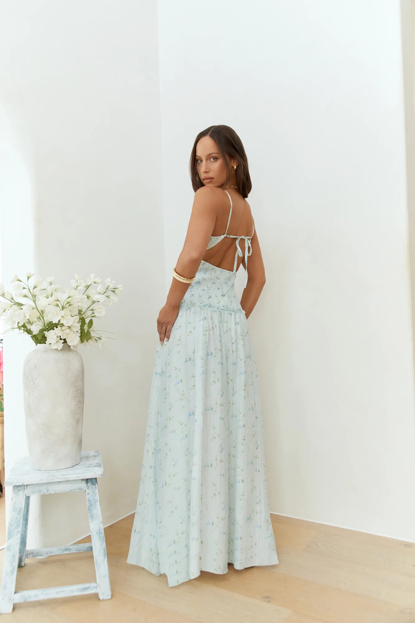 Elegant Spaghetti Strap V Neck Backless Tie Back Shirred Floral Print Flowy A Line Maxi Prom Dress For Wedding Guest Bridal Shower Formal Evening