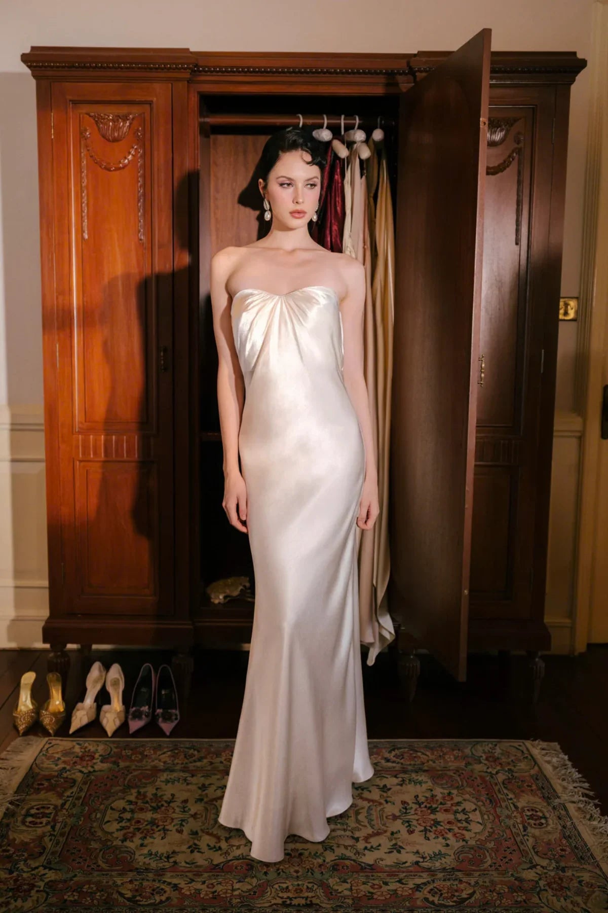 Elegant Strapless Ruched Bust Cowl Back Bow Detail Satin Bodycon Maxi Prom Dress For Formal Evening Wedding Guest