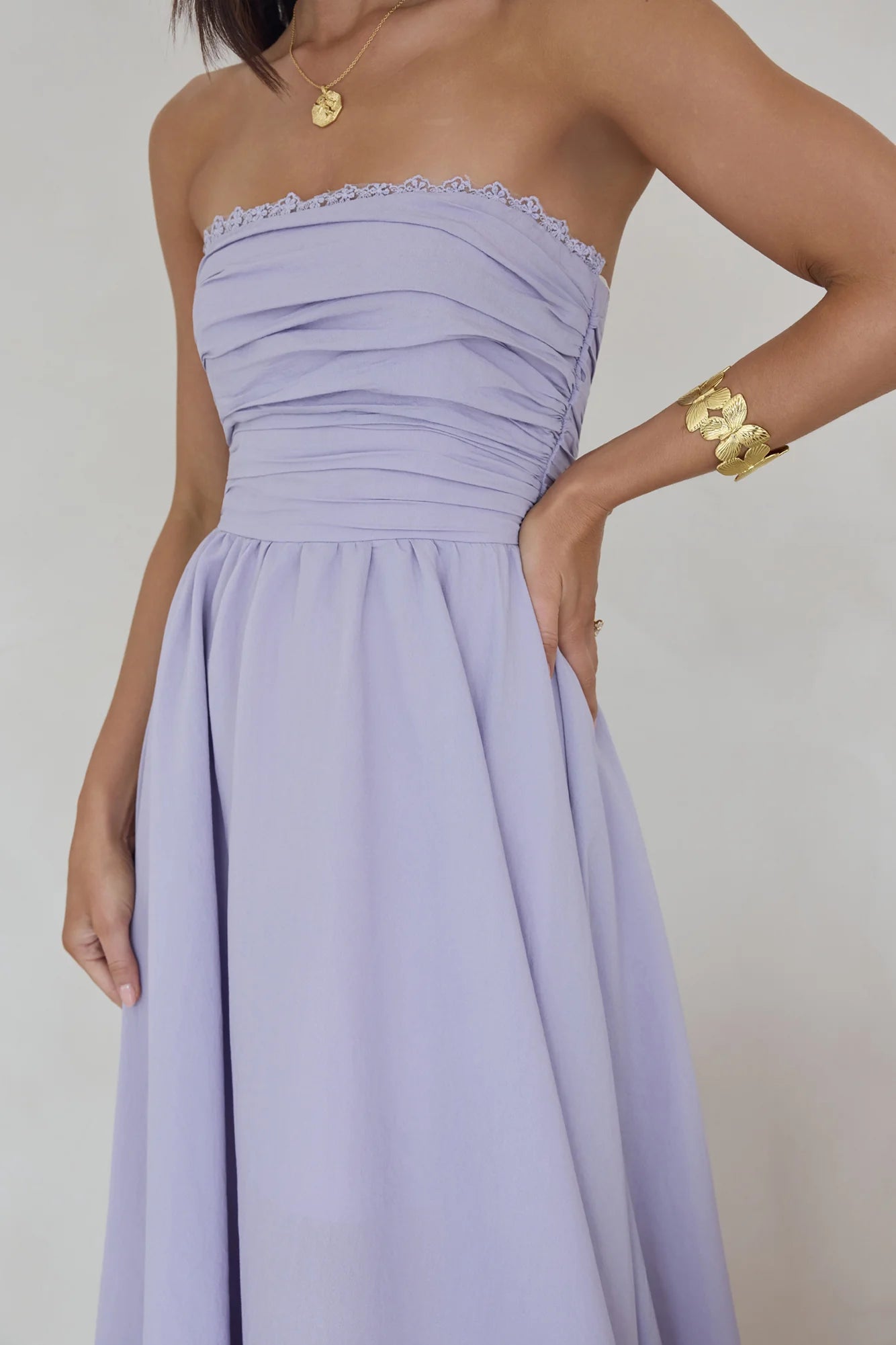 Elegant Strapless Ruched Shirred Backless Lace Trim High Low Midi Prom Dress For Wedding Guest Bridal Shower Formal Evening