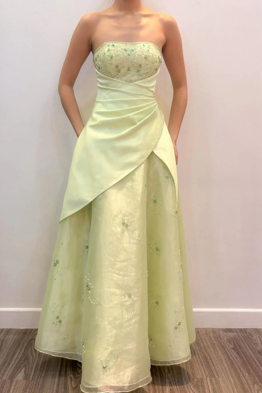 Elegant Strapless Sweetheart Neckline Beaded Embroidery Draped Bodice A Line Organza Evening Dress For Prom Wedding Guest Bridesmaid Gala