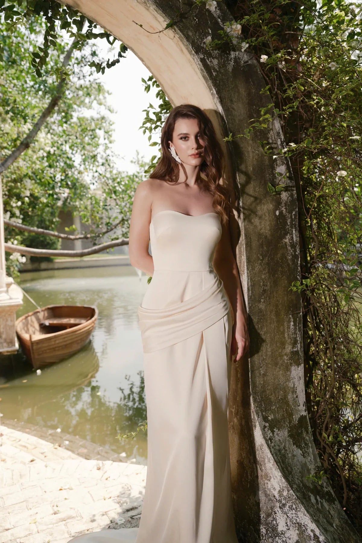 Elegant Strapless Sweetheart Ruched Waist Lace Up Back Satin Mermaid Maxi Prom Dress With Train For Formal Evening Wedding