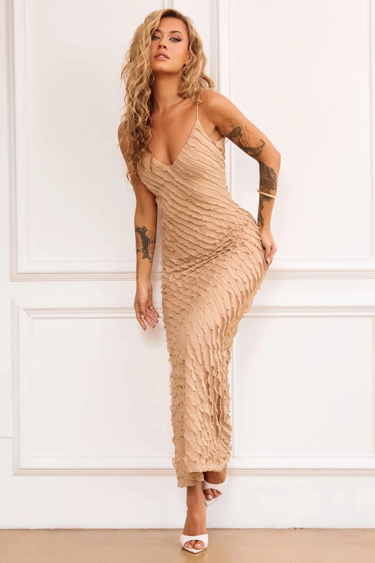 Elegant V Neck Spaghetti Strap Open Back Textured Ruffle Bodycon Maxi Prom Dress For Formal Evening Gala Cocktail Party Wedding Guest