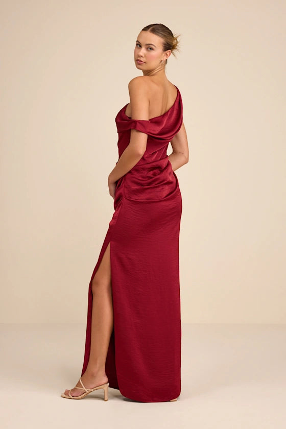 Elegant Wine Red One-Shoulder Maxi Dress with Draped Detail and High Side Slit, Formal Evening Gowns