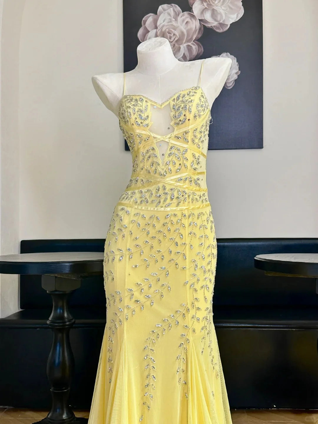 Elegant Yellow Spaghetti Strap Prom Dress With Sweetheart Neckline Sheer Corset Bodice And Beaded Mermaid Tulle Skirt For Formal Evening Party