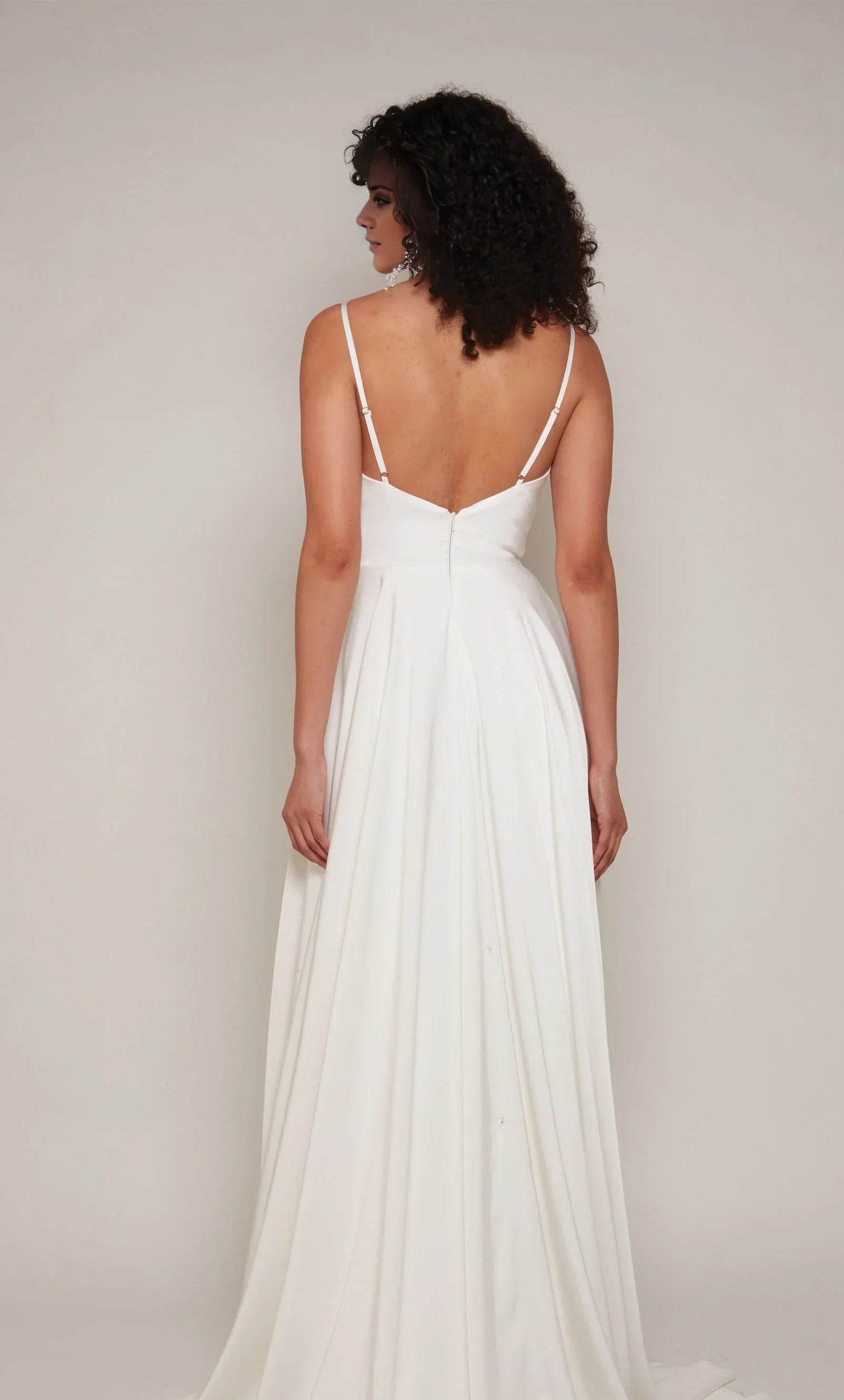 Elegant A-Line Cowl Neck Sleeveless Romantic White Floor-Length Wedding Dresses Brides Gown