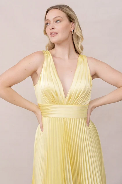 Elegant A-Line Deep V-Neck Sleeveless Pleated Pale Yellow Floor-Length Bridesmaid Gown