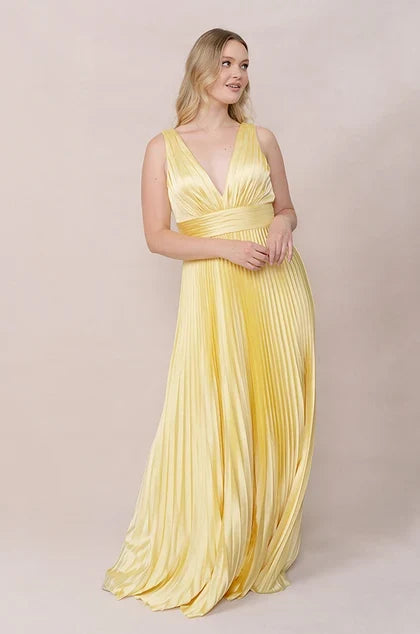 Elegant A-Line Deep V-Neck Sleeveless Pleated Pale Yellow Floor-Length Bridesmaid Gown