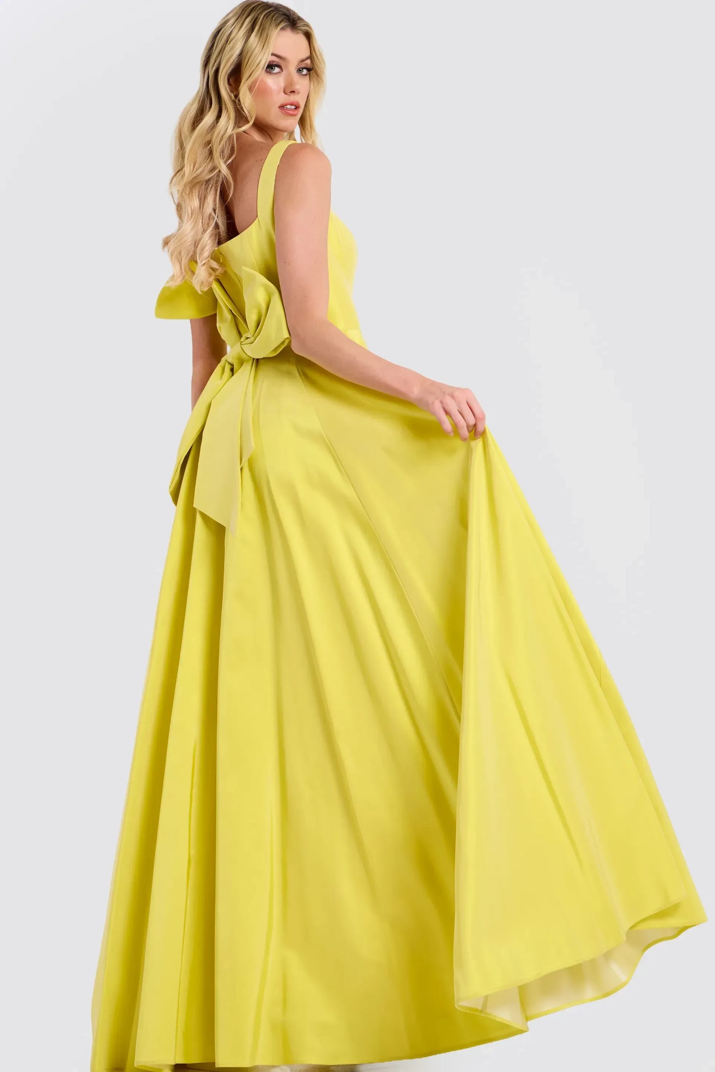 Elegant A-Line Square Neck Sleeveless Yellow Pleated Bow-Back Floor-Length Evening Gown
