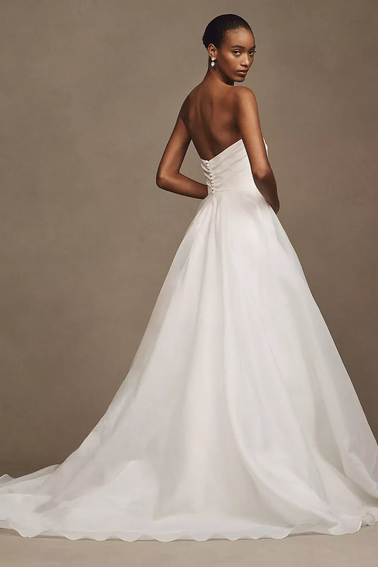 Elegant A-Line Strapless Sleeveless Flowy Romantic White Floor-Length Wedding Dresses for Brides