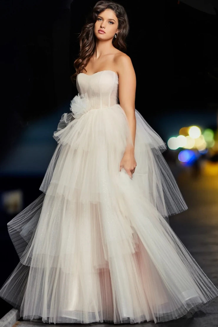 Elegant A-Line Sweetheart Sleeveless Layered Tulle Ivory Floor-Length Evening Gown for Women