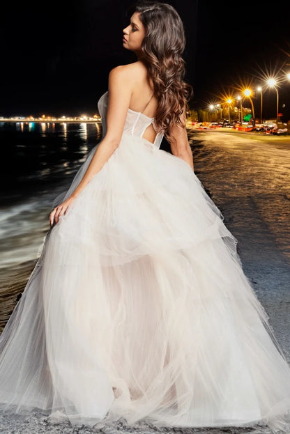 Elegant A-Line Sweetheart Sleeveless Layered Tulle Ivory Floor-Length Evening Gown for Women
