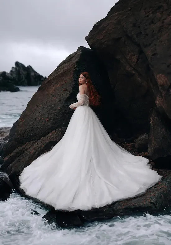 Elegant A-Line Sweetheart Sleeveless Pearl Slit White Long Wedding Dresses Bridal Gown