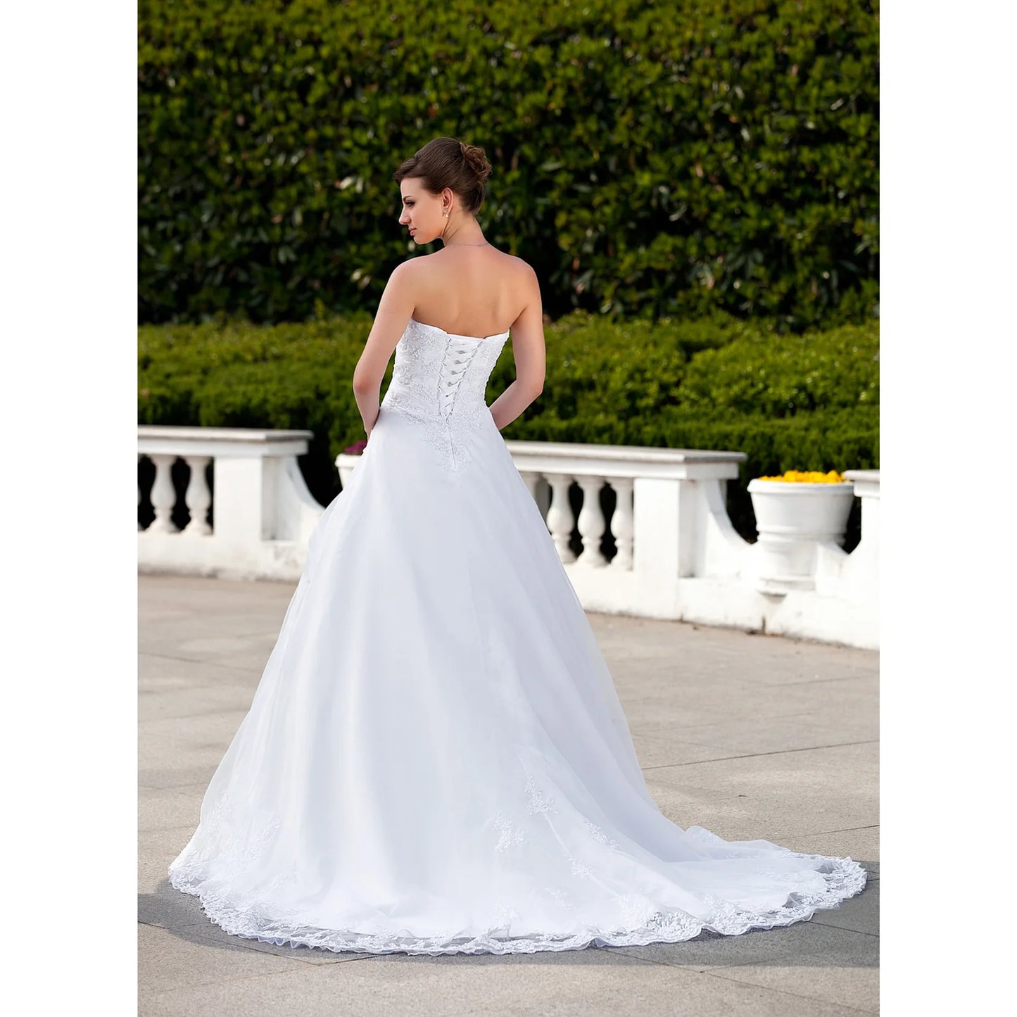 Elegant A-Line Sweetheart Strapless Beaded Lace White Floor-Length Wedding Dresses Gown