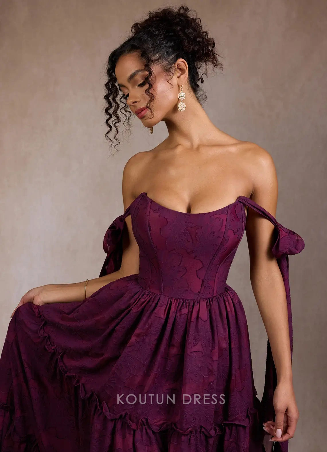 Elegant A-Line Sweetheart Tiered High-Slit Deep Plum Floor-Length Prom Dresses