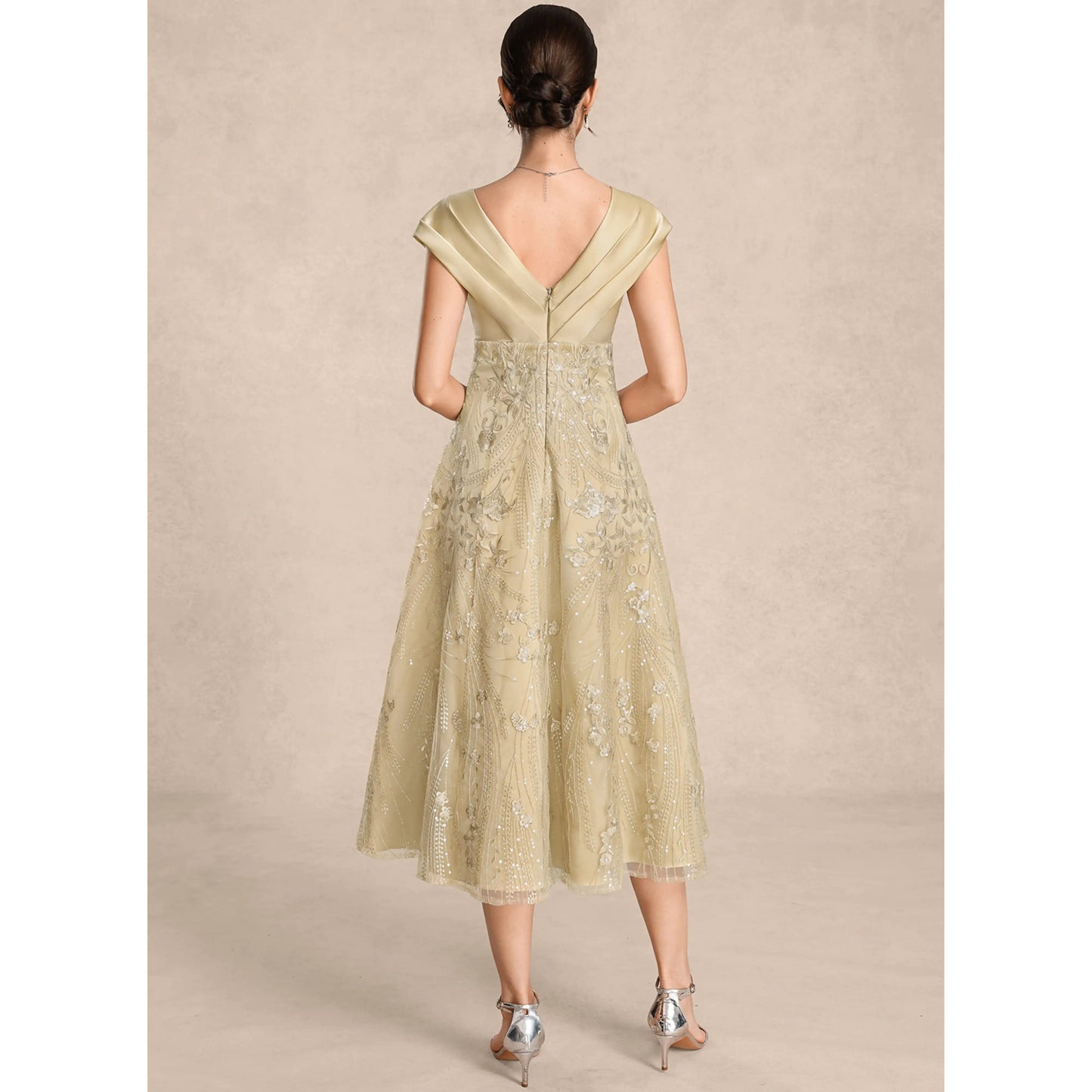 Elegant A-Line V-Neck Cap Sleeve Sequin Champagne Midi Mother of the Bride Gown