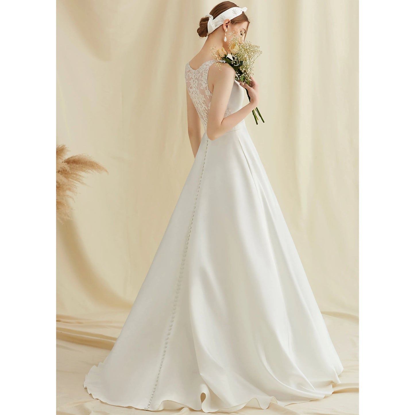 Elegant A-Line V-Neck Sleeveless Modern Ivory Floor-Length Wedding Gown for Brides