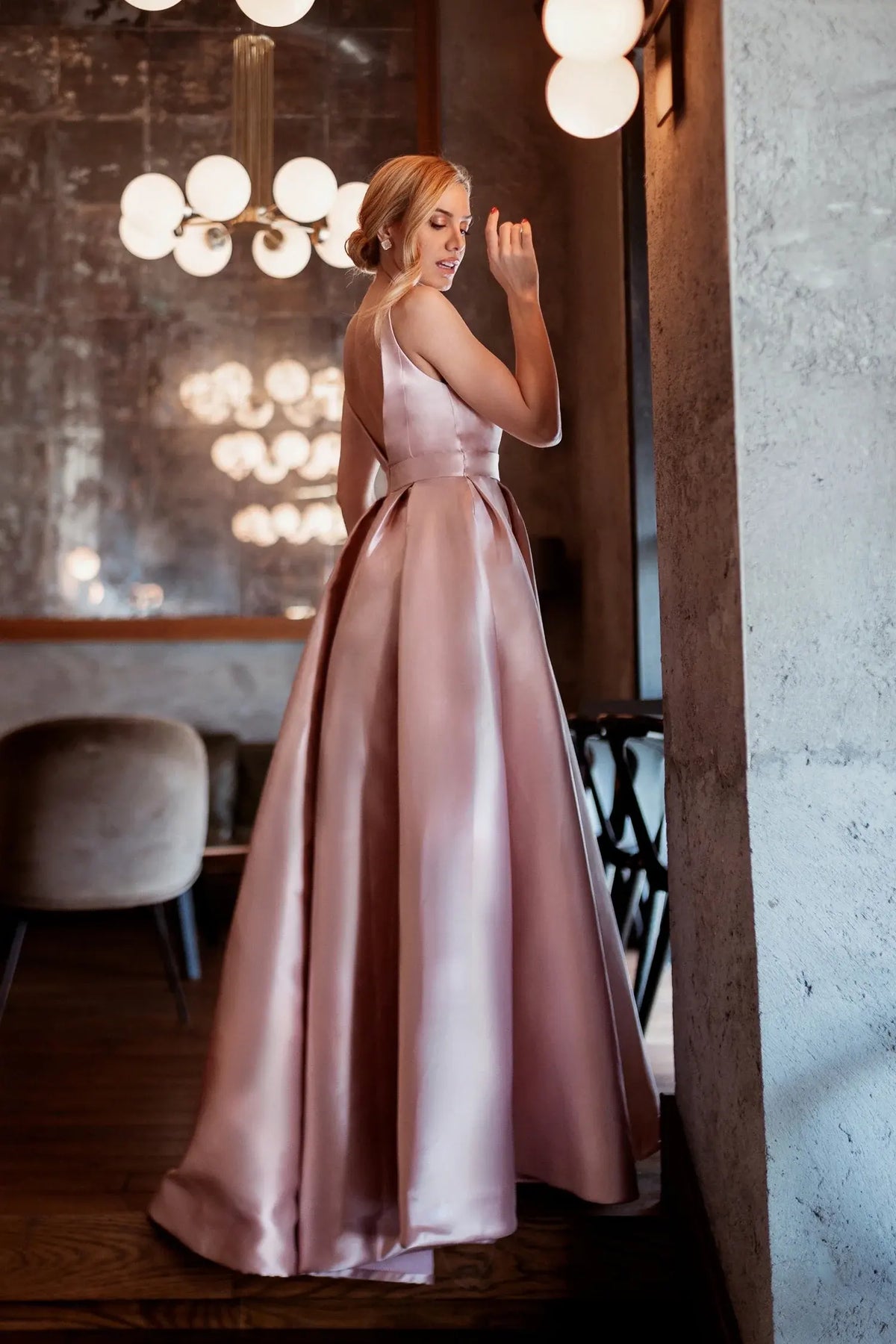 Elegant A-Line V-Neck Sleeveless Slit Blush Pink Floor-Length Mother of the Bride Gown
