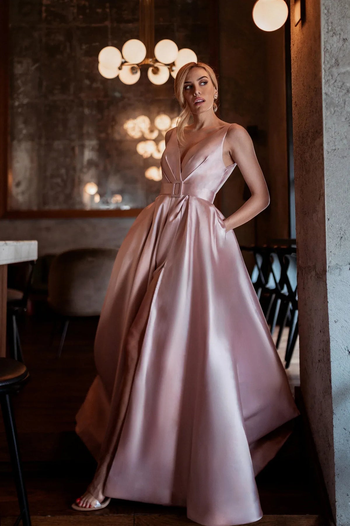 Elegant A-Line V-Neck Sleeveless Slit Blush Pink Floor-Length Mother of the Bride Gown