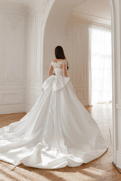 Elegant Ball Gown Off-Shoulder Long Sleeves Appliqued White Floor-Length Wedding Gown