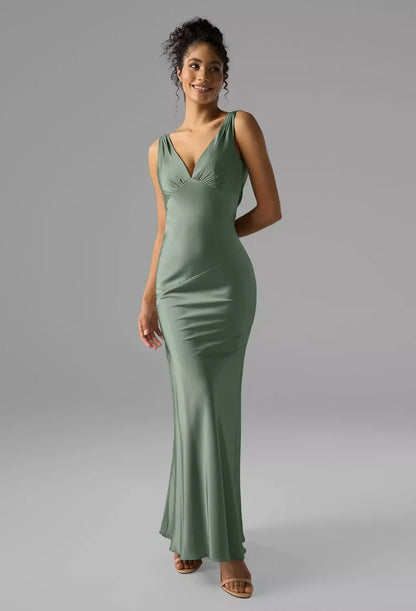 Elegant Fitted V-Neck Sleeveless Cowl-Back Ruched Green Maxi Bridesmaid Dress Women