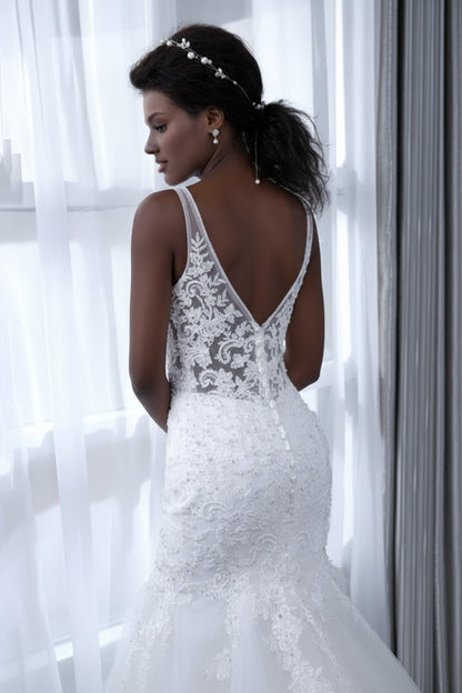 Elegant Mermaid V-Neck Sleeveless Lace Chapel White Wedding Gown