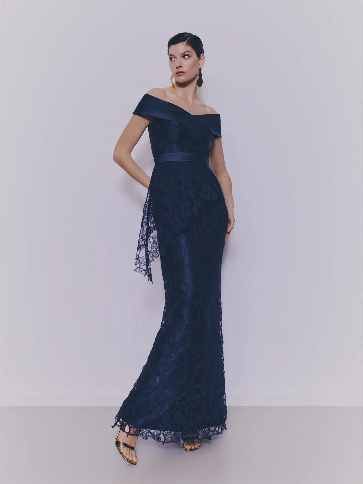 Elegant Sheath Off-Shoulder Sleeveless Peplum Navy Maxi Evening Dresses Women Gown