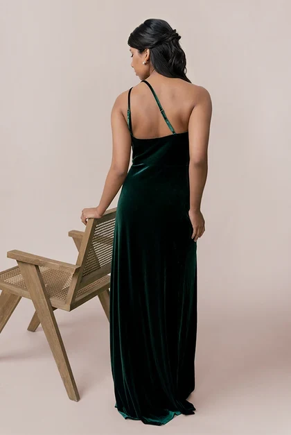 Elegant Sheath One-Shoulder Sleeveless High Slit Emerald Green Floor-Length Bridesmaid Gown